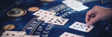Antarmuka VIP Roulette mustikajitu menampilkan dealer live, roda roulette, dan papan taruhan interaktif